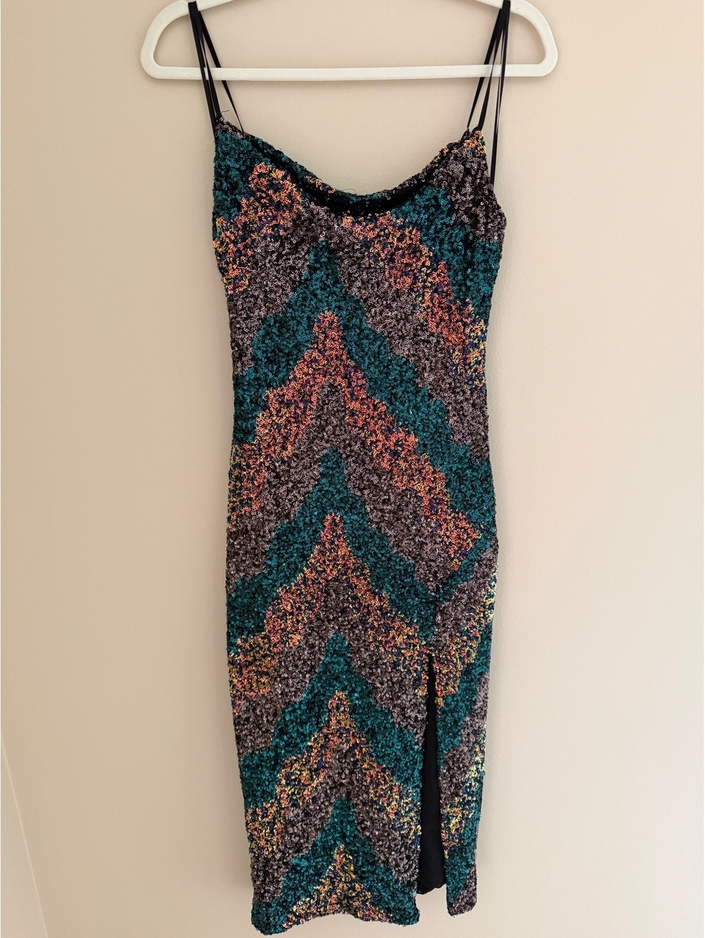 ASTR gorgeous sequined formal dress